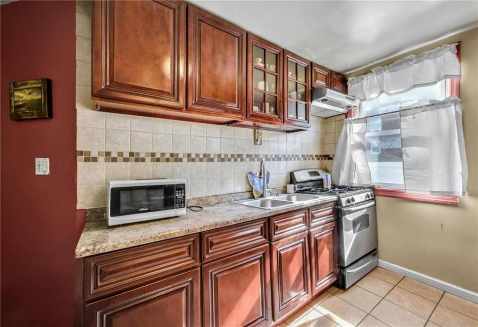 449 Revere Avenue, Bronx, New York 10465, 6 Bedrooms Bedrooms, ,3 BathroomsBathrooms,Residential,For Sale,Revere,489548