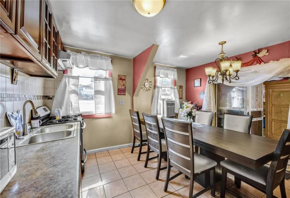 449 Revere Avenue, Bronx, New York 10465, 6 Bedrooms Bedrooms, ,3 BathroomsBathrooms,Residential,For Sale,Revere,489548