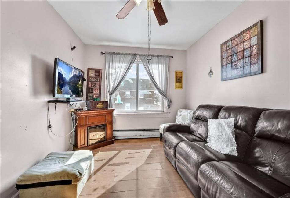 449 Revere Avenue, Bronx, New York 10465, 6 Bedrooms Bedrooms, ,3 BathroomsBathrooms,Residential,For Sale,Revere,489548