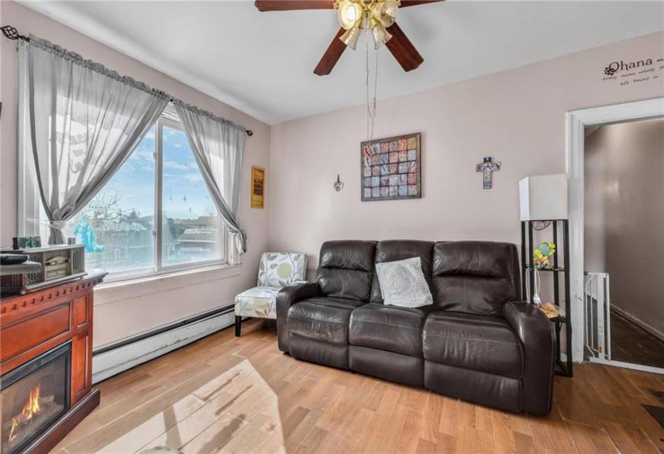 449 Revere Avenue, Bronx, New York 10465, 6 Bedrooms Bedrooms, ,3 BathroomsBathrooms,Residential,For Sale,Revere,489548