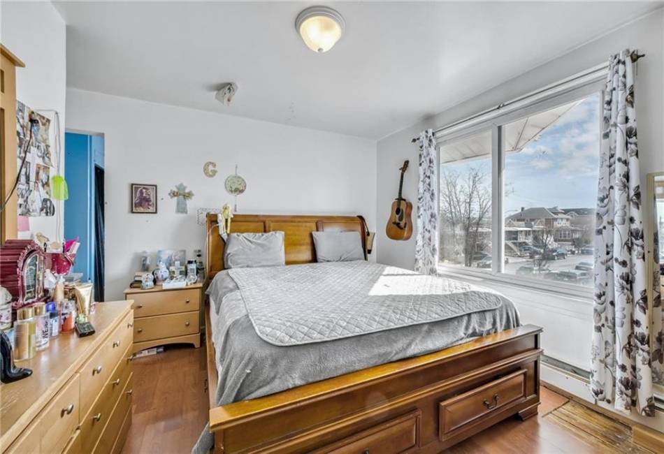 449 Revere Avenue, Bronx, New York 10465, 6 Bedrooms Bedrooms, ,3 BathroomsBathrooms,Residential,For Sale,Revere,489548