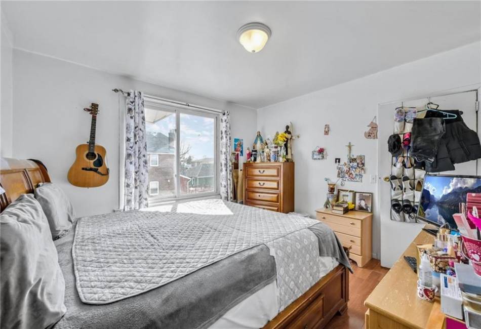 449 Revere Avenue, Bronx, New York 10465, 6 Bedrooms Bedrooms, ,3 BathroomsBathrooms,Residential,For Sale,Revere,489548