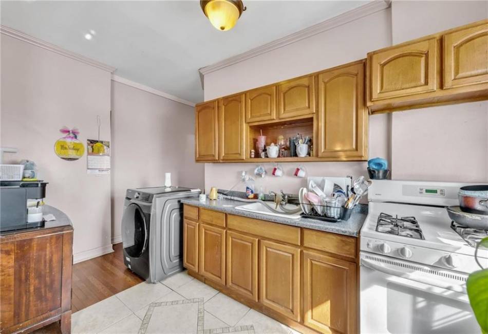 449 Revere Avenue, Bronx, New York 10465, 6 Bedrooms Bedrooms, ,3 BathroomsBathrooms,Residential,For Sale,Revere,489548