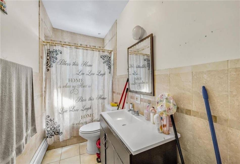 449 Revere Avenue, Bronx, New York 10465, 6 Bedrooms Bedrooms, ,3 BathroomsBathrooms,Residential,For Sale,Revere,489548