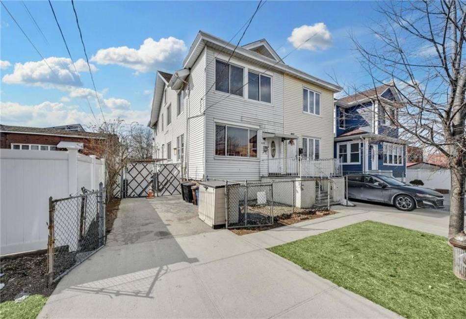 449 Revere Avenue, Bronx, New York 10465, 6 Bedrooms Bedrooms, ,3 BathroomsBathrooms,Residential,For Sale,Revere,489548