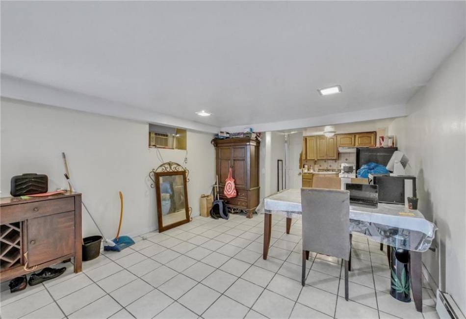 449 Revere Avenue, Bronx, New York 10465, 6 Bedrooms Bedrooms, ,3 BathroomsBathrooms,Residential,For Sale,Revere,489548