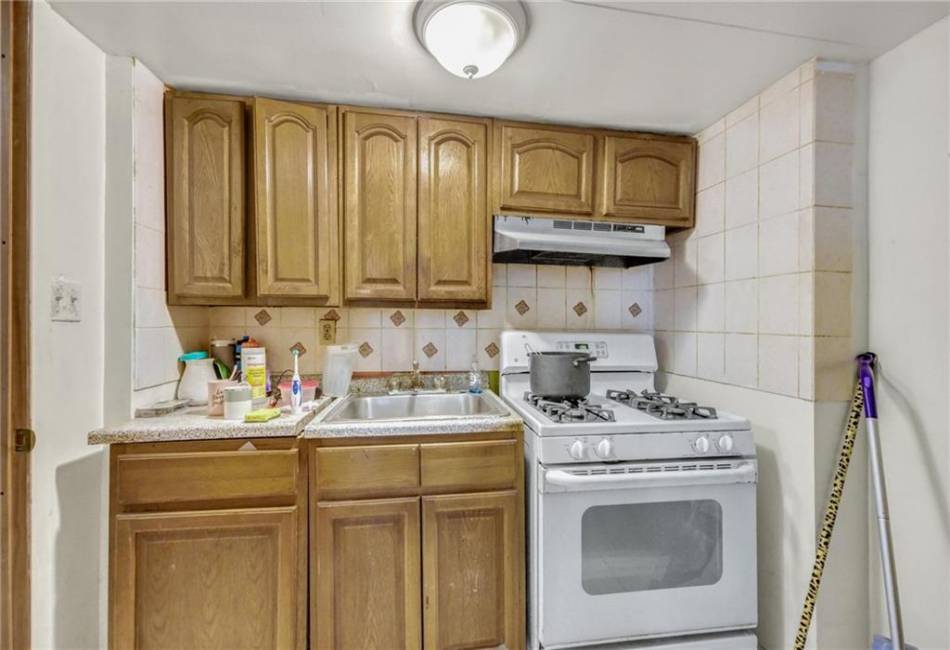 449 Revere Avenue, Bronx, New York 10465, 6 Bedrooms Bedrooms, ,3 BathroomsBathrooms,Residential,For Sale,Revere,489548