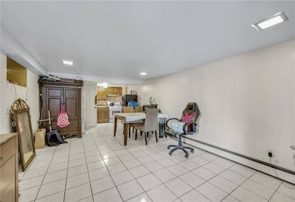 449 Revere Avenue, Bronx, New York 10465, 6 Bedrooms Bedrooms, ,3 BathroomsBathrooms,Residential,For Sale,Revere,489548
