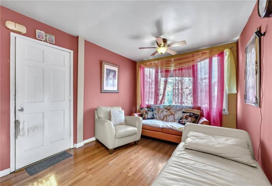 449 Revere Avenue, Bronx, New York 10465, 6 Bedrooms Bedrooms, ,3 BathroomsBathrooms,Residential,For Sale,Revere,489548