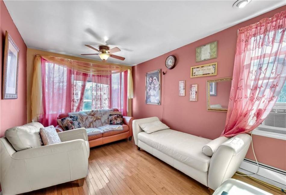 449 Revere Avenue, Bronx, New York 10465, 6 Bedrooms Bedrooms, ,3 BathroomsBathrooms,Residential,For Sale,Revere,489548