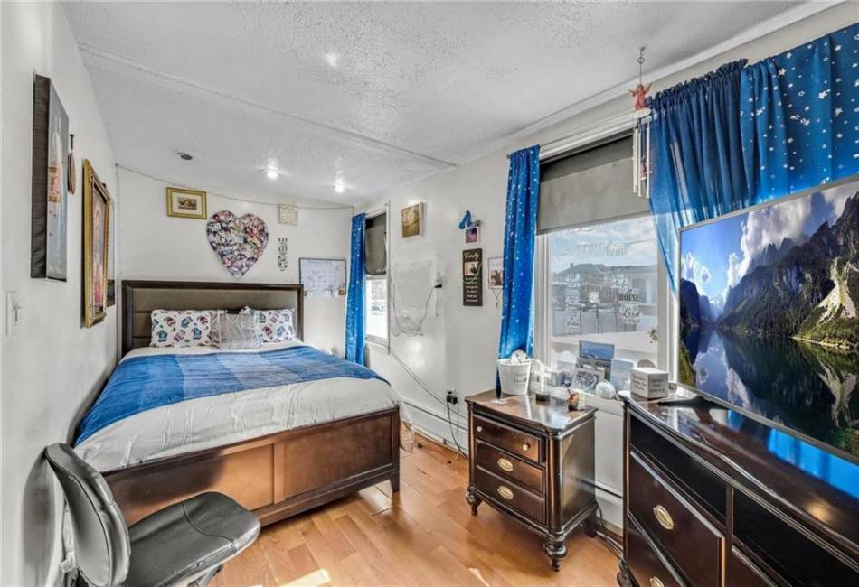 449 Revere Avenue, Bronx, New York 10465, 6 Bedrooms Bedrooms, ,3 BathroomsBathrooms,Residential,For Sale,Revere,489548