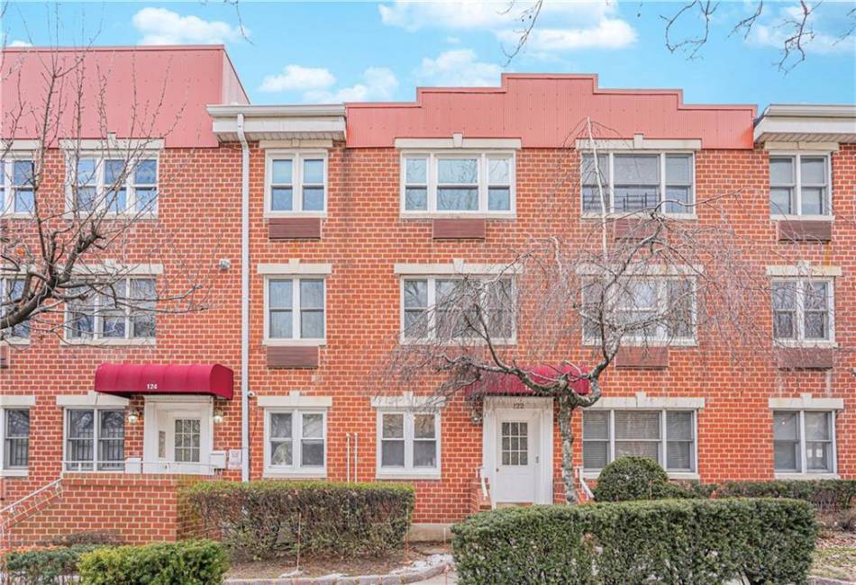122 Prospect Park, Brooklyn, New York 11218, 2 Bedrooms Bedrooms, ,2 BathroomsBathrooms,Residential,For Sale,Prospect,489590