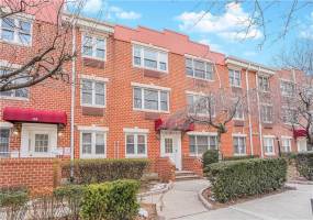 122 Prospect Park, Brooklyn, New York 11218, 2 Bedrooms Bedrooms, ,2 BathroomsBathrooms,Residential,For Sale,Prospect,489590