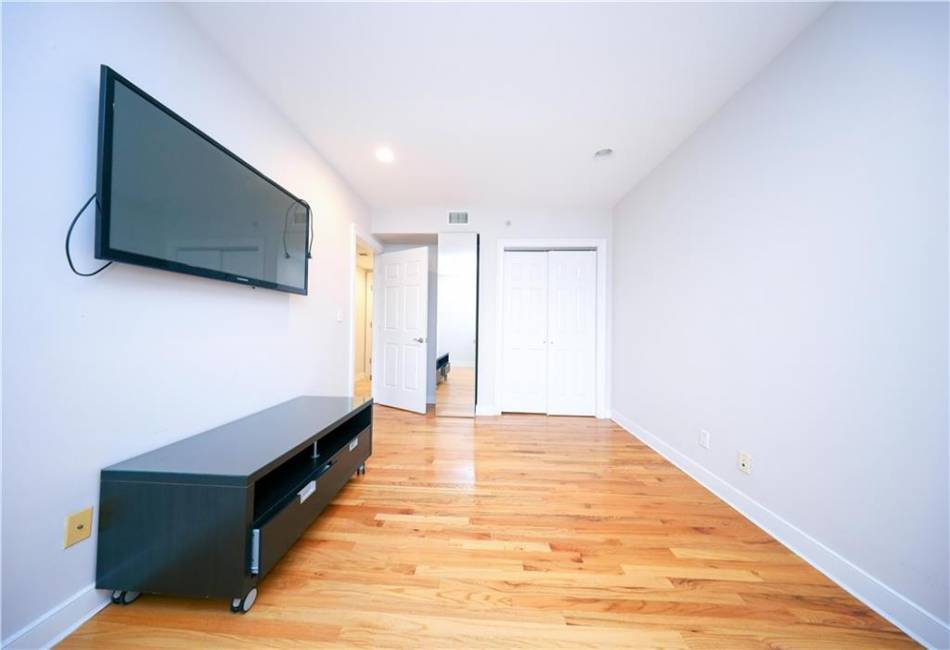 3165 Emmons Avenue, Brooklyn, New York 11235, 1 Bedroom Bedrooms, ,1 BathroomBathrooms,Residential,For Sale,Emmons,489599