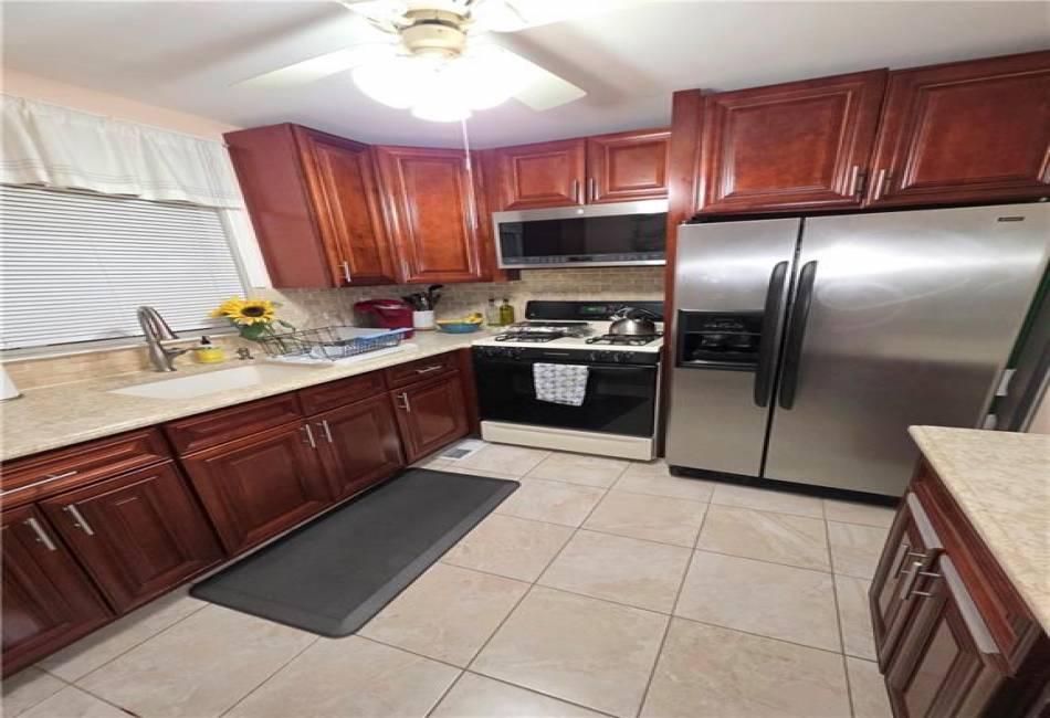 692 Sackman Street, Brooklyn, New York 11212, 3 Bedrooms Bedrooms, ,2 BathroomsBathrooms,Residential,For Sale,Sackman,489601