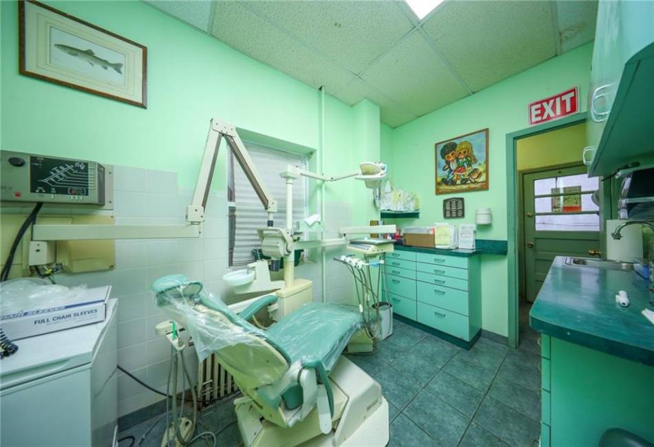 1505 Gravesend Neck Road, Brooklyn, New York 11229, ,Mixed Use,For Sale,Gravesend Neck,489604