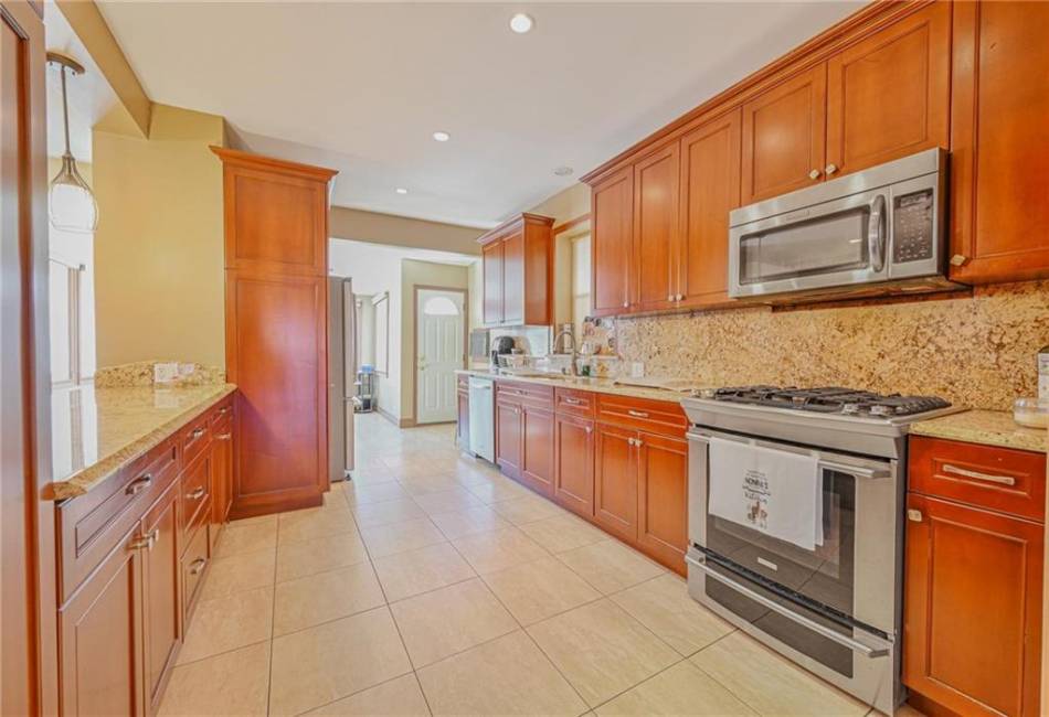 1368 77th Street, Brooklyn, New York 11228, 5 Bedrooms Bedrooms, ,4 BathroomsBathrooms,Residential,For Sale,77th,489519