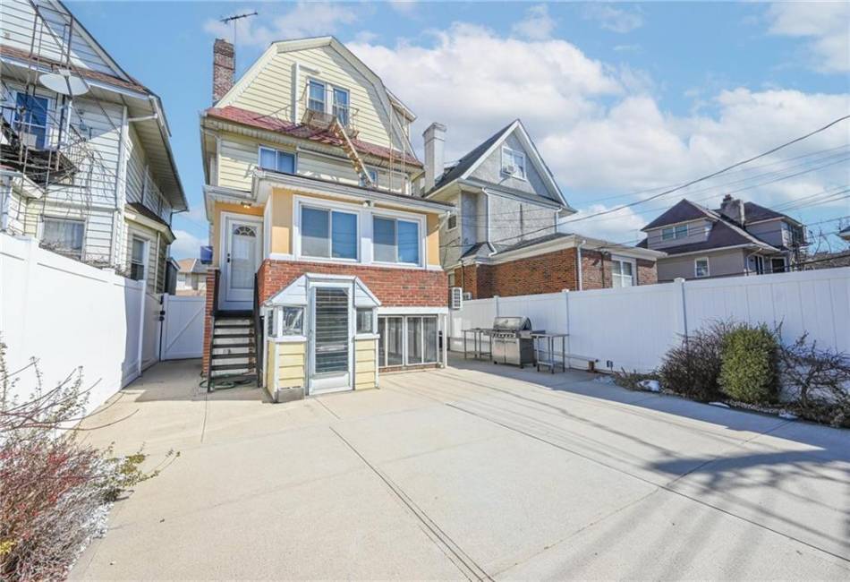 1368 77th Street, Brooklyn, New York 11228, 5 Bedrooms Bedrooms, ,4 BathroomsBathrooms,Residential,For Sale,77th,489519
