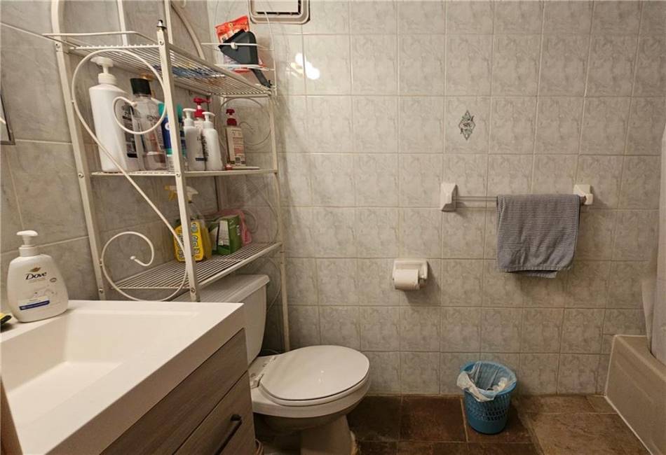 22 Long Pond Lane, Staten Island, New York 10304, 3 Bedrooms Bedrooms, ,3 BathroomsBathrooms,Residential,For Sale,Long Pond,489606
