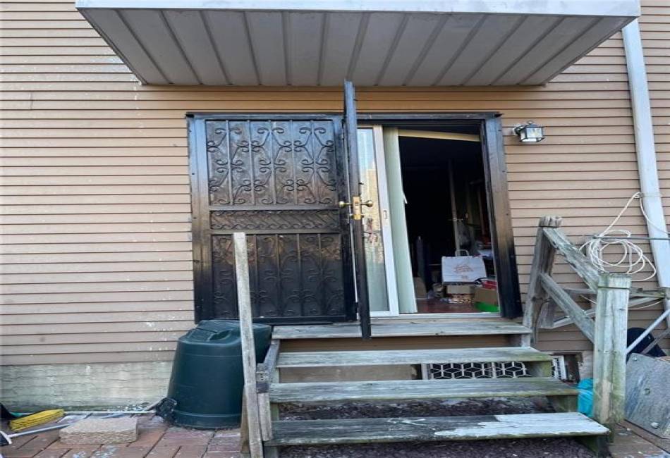 22 Long Pond Lane, Staten Island, New York 10304, 3 Bedrooms Bedrooms, ,3 BathroomsBathrooms,Residential,For Sale,Long Pond,489606