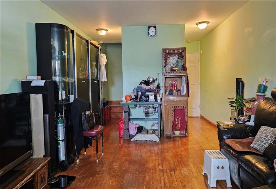22 Long Pond Lane, Staten Island, New York 10304, 3 Bedrooms Bedrooms, ,3 BathroomsBathrooms,Residential,For Sale,Long Pond,489606