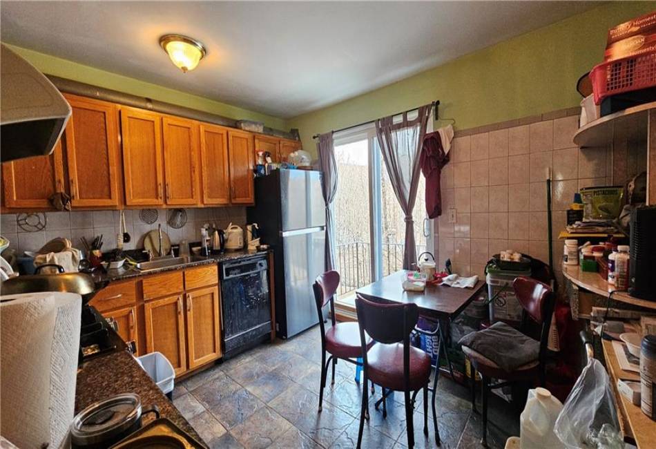 22 Long Pond Lane, Staten Island, New York 10304, 3 Bedrooms Bedrooms, ,3 BathroomsBathrooms,Residential,For Sale,Long Pond,489606