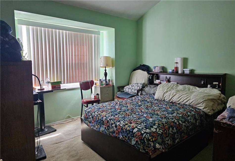 22 Long Pond Lane, Staten Island, New York 10304, 3 Bedrooms Bedrooms, ,3 BathroomsBathrooms,Residential,For Sale,Long Pond,489606