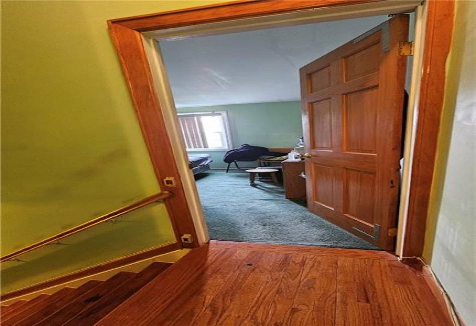22 Long Pond Lane, Staten Island, New York 10304, 3 Bedrooms Bedrooms, ,3 BathroomsBathrooms,Residential,For Sale,Long Pond,489606