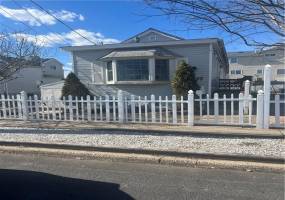 637 Oceanside Avenue, Brooklyn, New York 10305, 2 Bedrooms Bedrooms, ,2 BathroomsBathrooms,Residential,For Sale,Oceanside,489620