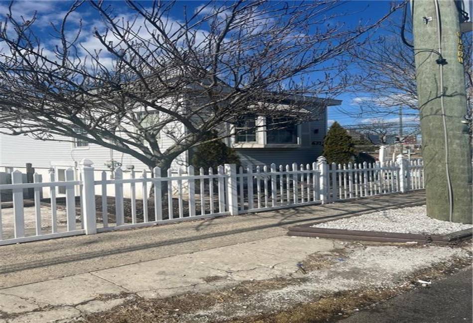 637 Oceanside Avenue, Brooklyn, New York 10305, 2 Bedrooms Bedrooms, ,2 BathroomsBathrooms,Residential,For Sale,Oceanside,489620