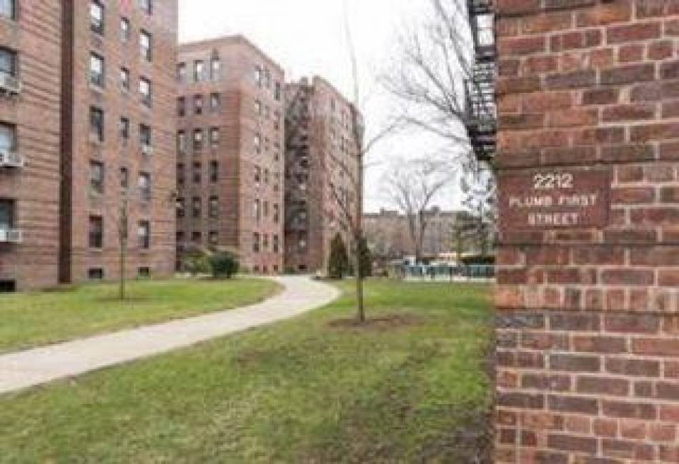 2212 Plumb 1st Street, Brooklyn, New York 11229, 3 Bedrooms Bedrooms, ,1 BathroomBathrooms,Residential,For Sale,Plumb 1st,489627