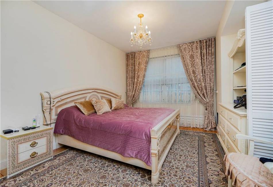 50 Oceana Drive, Brooklyn, New York 11235, 3 Bedrooms Bedrooms, ,3 BathroomsBathrooms,Residential,For Sale,Oceana,489629