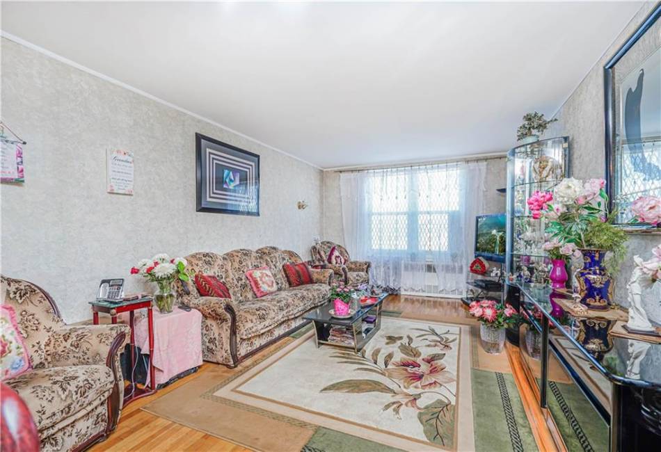 2711 Avenue X, Brooklyn, New York 11235, 1 Bedroom Bedrooms, ,1 BathroomBathrooms,Residential,For Sale,Avenue X,489640