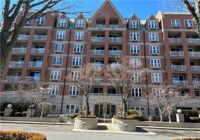 150 Oceana Drive, Brooklyn, New York 11235, 2 Bedrooms Bedrooms, ,2 BathroomsBathrooms,Residential,For Sale,Oceana,489647