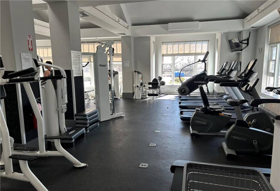 150 Oceana Drive, Brooklyn, New York 11235, 2 Bedrooms Bedrooms, ,2 BathroomsBathrooms,Residential,For Sale,Oceana,489647