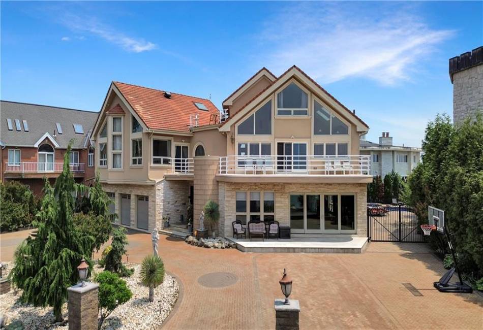545 Arbutus Avenue, Staten Island, New York 10312, 5 Bedrooms Bedrooms, ,5 BathroomsBathrooms,Residential,For Sale,Arbutus,489664