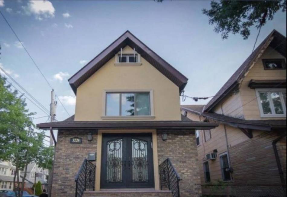3224 Avenue L, Brooklyn, New York 11210, 4 Bedrooms Bedrooms, ,4 BathroomsBathrooms,Residential,For Sale,Avenue L,489672