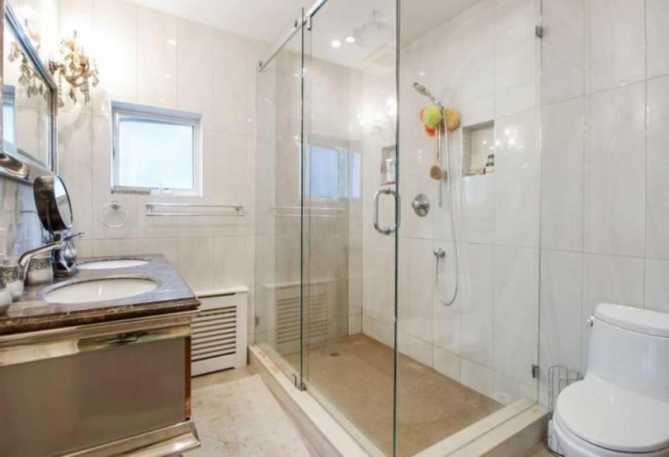 3224 Avenue L, Brooklyn, New York 11210, 4 Bedrooms Bedrooms, ,4 BathroomsBathrooms,Residential,For Sale,Avenue L,489672