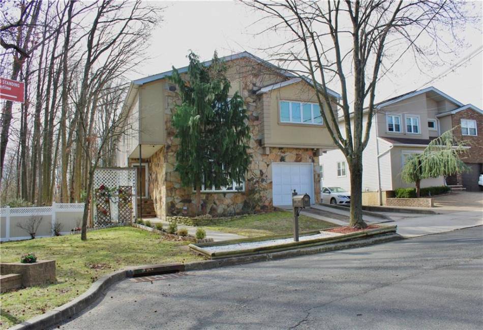 166 McBaine Avenue, Staten Island, New York 10309, ,5 BathroomsBathrooms,Residential,For Sale,McBaine,489676