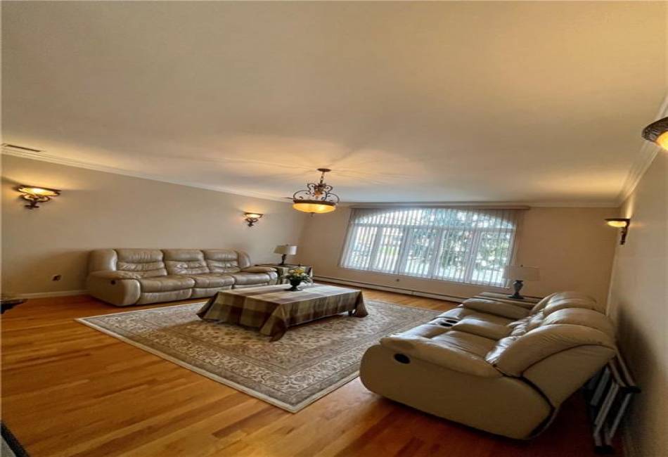 166 McBaine Avenue, Staten Island, New York 10309, ,5 BathroomsBathrooms,Residential,For Sale,McBaine,489676