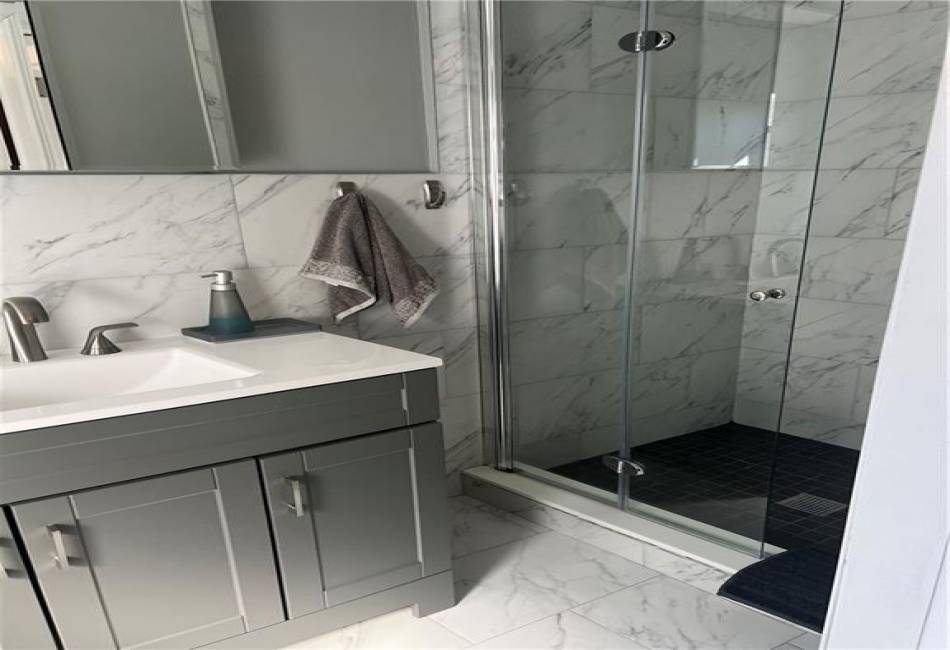 2 Fairview Avenue, Staten Island, New York 10314, 2 Bedrooms Bedrooms, ,2 BathroomsBathrooms,Residential,For Sale,Fairview,489683
