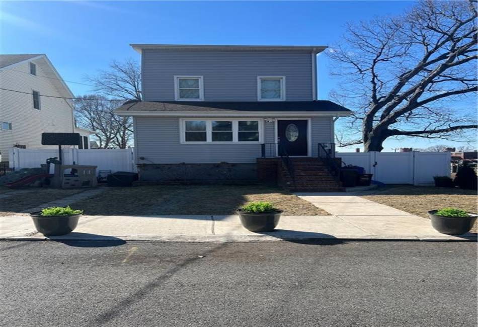 2 Fairview Avenue, Staten Island, New York 10314, 2 Bedrooms Bedrooms, ,2 BathroomsBathrooms,Residential,For Sale,Fairview,489683