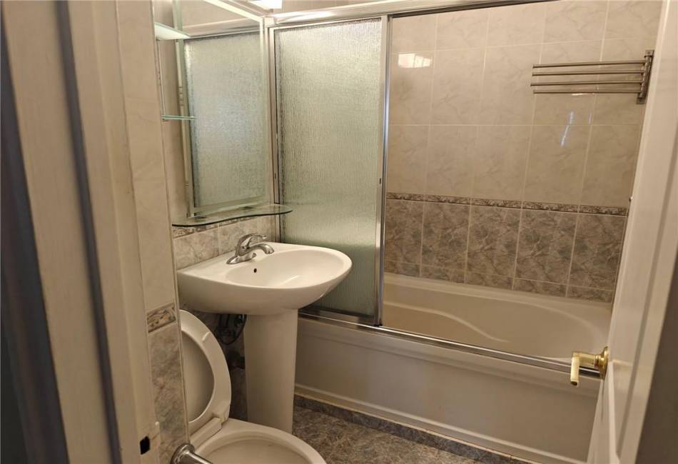 7000 Bay Parkway, Brooklyn, New York 11204, 1 Bedroom Bedrooms, ,1 BathroomBathrooms,Residential,For Sale,Bay,488321