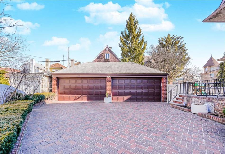 1265 86th Street, Brooklyn, New York 11228, 4 Bedrooms Bedrooms, ,5 BathroomsBathrooms,Residential,For Sale,86th,489413