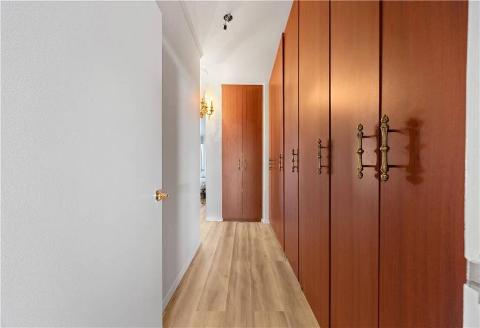 60 Oceana Drive, Brooklyn, New York 11235, 2 Bedrooms Bedrooms, ,2 BathroomsBathrooms,Residential,For Sale,Oceana,489708