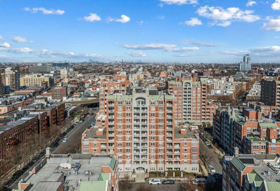 60 Oceana Drive, Brooklyn, New York 11235, 2 Bedrooms Bedrooms, ,2 BathroomsBathrooms,Residential,For Sale,Oceana,489708
