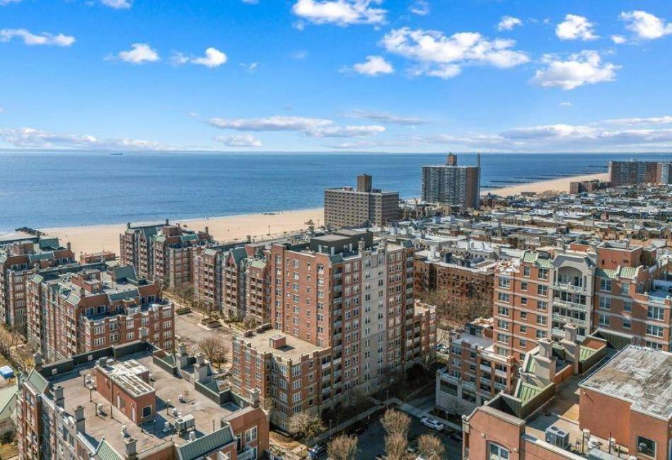 60 Oceana Drive, Brooklyn, New York 11235, 2 Bedrooms Bedrooms, ,2 BathroomsBathrooms,Residential,For Sale,Oceana,489708