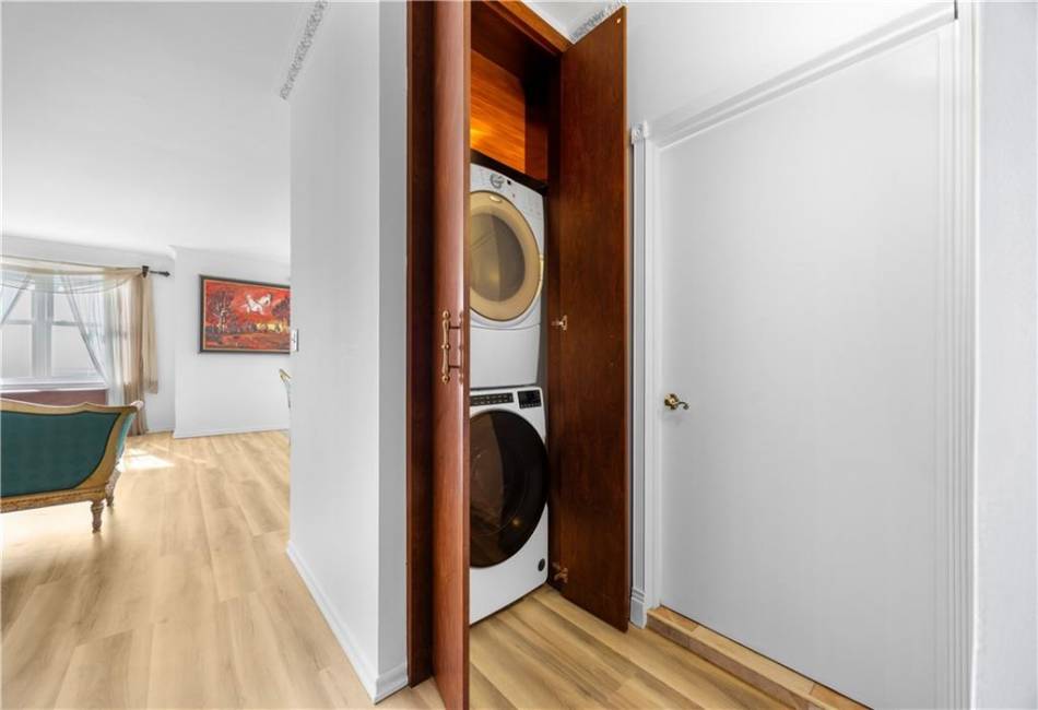 60 Oceana Drive, Brooklyn, New York 11235, 2 Bedrooms Bedrooms, ,2 BathroomsBathrooms,Residential,For Sale,Oceana,489708