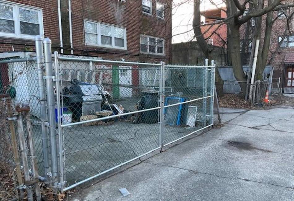2195 Linden Boulevard, Brooklyn, New York 11207, 3 Bedrooms Bedrooms, ,3 BathroomsBathrooms,Residential,For Sale,Linden,489711