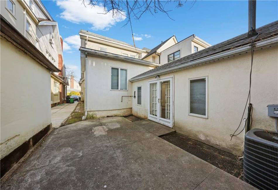 1006 East 22nd Street, Brooklyn, New York 11210, 4 Bedrooms Bedrooms, ,3.5 BathroomsBathrooms,Residential,For Sale,East 22nd,489718